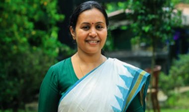 പേഴ്‌സണല്‍ സ്റ്റാഫിനെ തള്ളാനും കൊള്ളാനുമാകാതെ വീണ