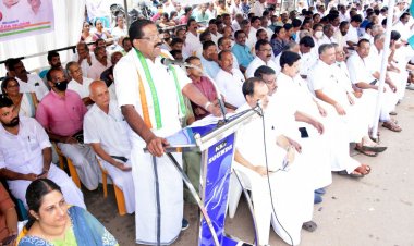 പിണറായി വിജയന്റെ വീട്ടുപടിക്കലാണ് എസ്എഫ്ഐ സമരം നടത്തേണ്ടത്: രാജ് മോഹൻ ഉണ്ണിത്താൻ എംപി