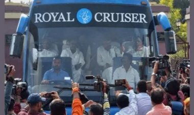 ചാ​ക്കി​ട്ടു​പി​ടി​ത്തം ഭ​യ​ന്ന് ഭ​ര​ണ​ക​ക്ഷി എം​എ​ൽ​എ​മാ​രെ ജാ​ർ​ഖ​ണ്ഡി​ൽ നിന്ന് ഛത്തീ​സ്ഗ​ഡി​ലേ​ക്ക് പ​റ​പ്പി​ച്ചു