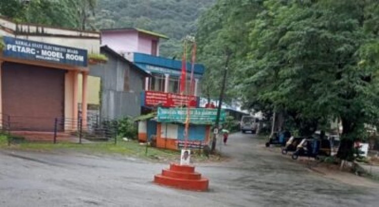 സഖാക്കൾക്ക് നടുറോഡിലുമാകാം