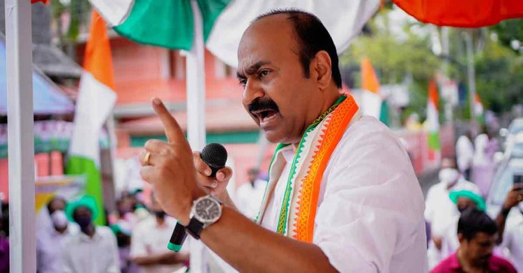 പിണറായിക്കെതിരെ മിണ്ടരുത്; ചോദ്യം ചെയ്ത് പ്രതിപക്ഷ നേതാവ്