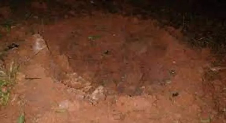 കോ​ഴി​ക്കോ​ട് വ​ള​യ​ത്ത് ബോം​ബേ​റ്