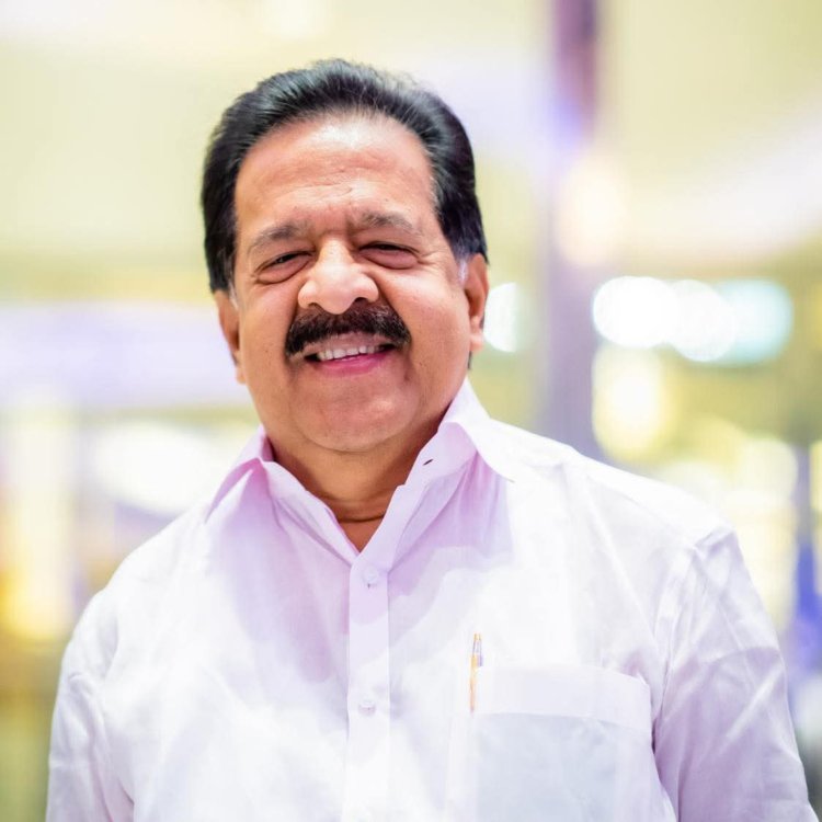 സ്‌കൂളുകളിലേക്കുള്ള ലഹരിയുടെ ഒഴുക്ക് തടയാൻ 'ഓപ്പറേഷൻ തൂഫാൻ' ജൂൺ 1 മുതൽ ആരംഭിക്കുമെന്ന് രമേശ് ചെന്നിത്തല. ലഹരിയുടെ അടിവേരറുക്കുകയാണ് ലക്ഷ്യമെന്ന് ആഭ്യന്തര മന്ത്രി