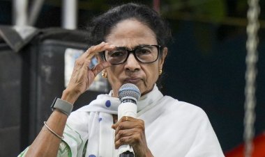 തൃണമൂൽ കോൺഗ്രസിൽ പ്രതിസന്ധി രൂക്ഷ; മമത ബാനർജി വിളിച്ചുകൂട്ടിയ യോഗത്തിൽ 60 എംഎൽഎമാർ പങ്കെടുത്തില്ല